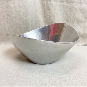 Nambe 569 butterfly bowl